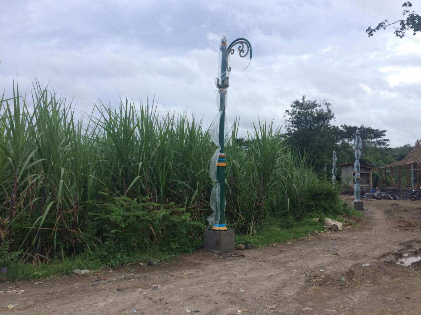 Pemasangan Lampu Hias Jalan Desa Mulai di Realisasi