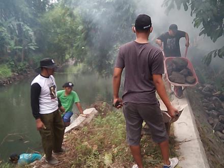 Gotong Royong Rehab Talud Sungai Gajahwong untuk Meminimalisir Musim Banjir