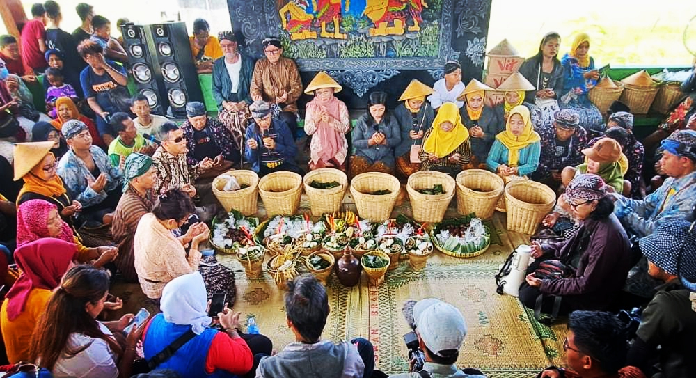 Tradisi Wiwitan Mbulak Wilkel Menjadi Daya Tarik Wisatawan Lokal bahkan Manca Negara