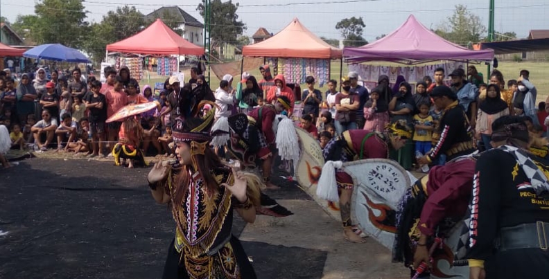 Sanggar Seni Mataram Yogyakarta Hibur Masyarakat Pleret dengan Kesenian Jatilan