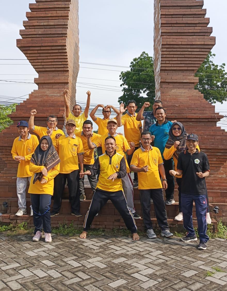 Senam Kesegaran Jasmani (SKJ) Meriah di Gerbang Pleret Arsitektur Yogyakarta